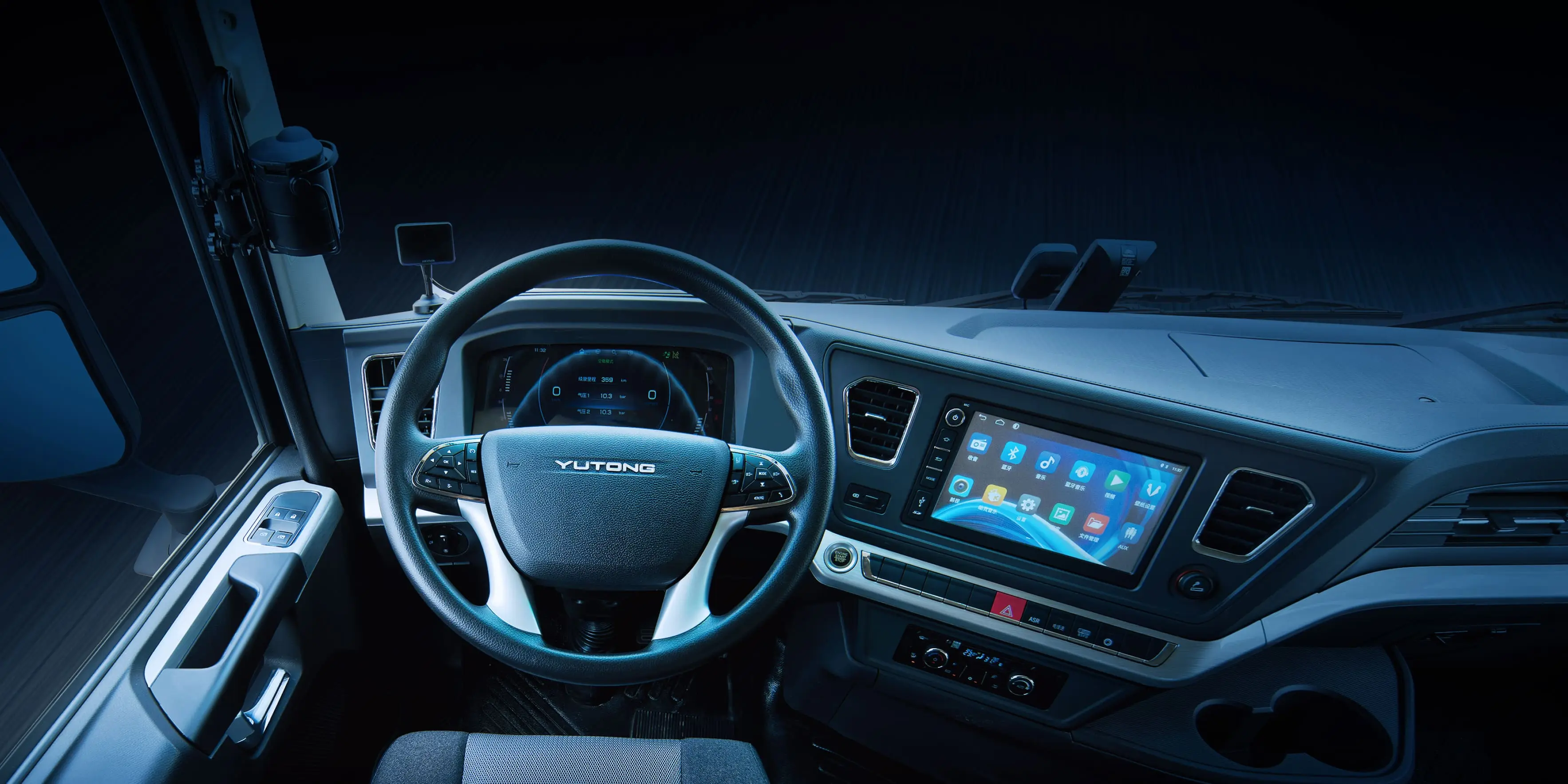 400度底置充电牵引车