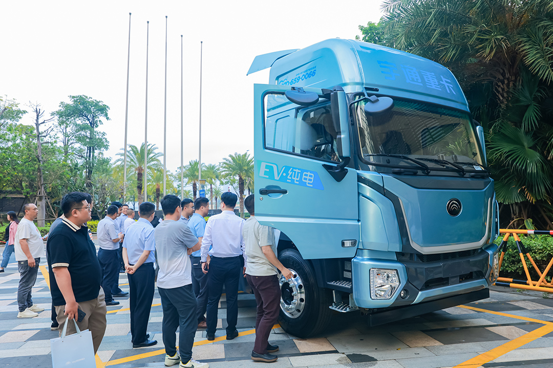 宇通重卡2025款新品亮相厦门，为东南沿海枢纽注入绿色动力