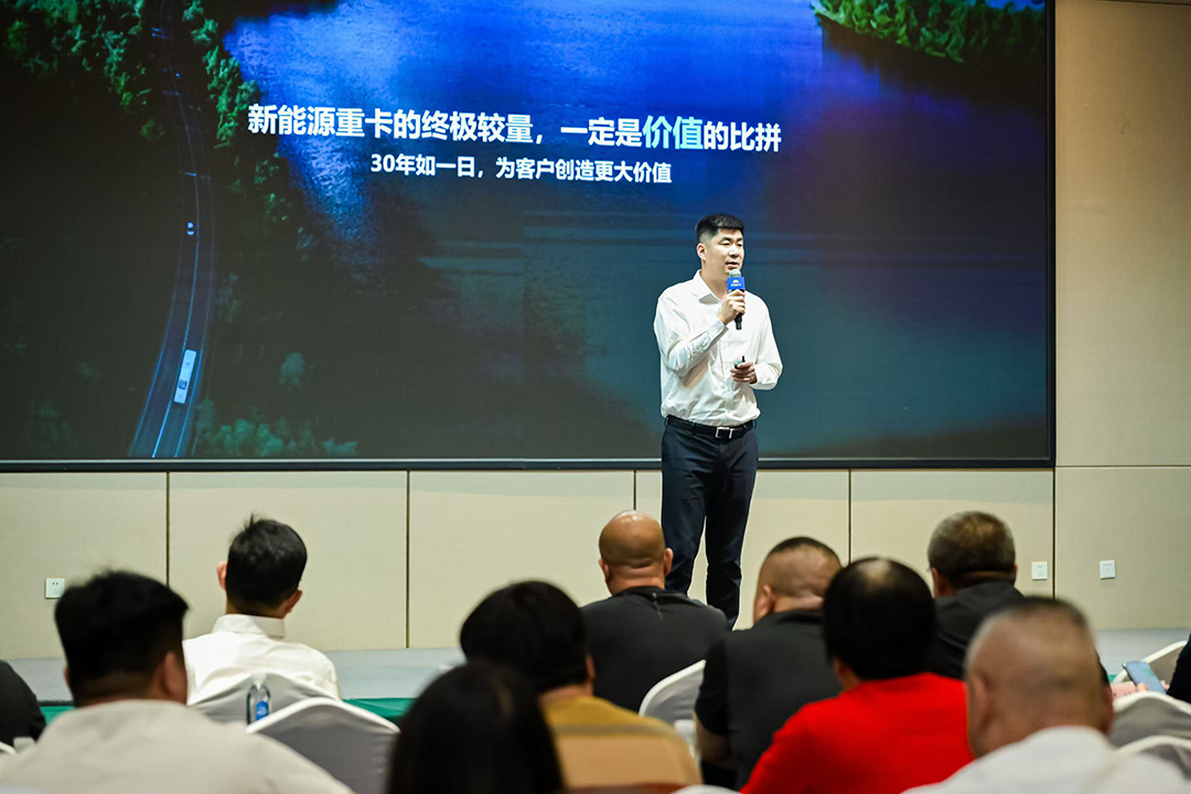 跑赢每一度｜一路北上，宇通重卡2025款新品亮相“国际庄”！