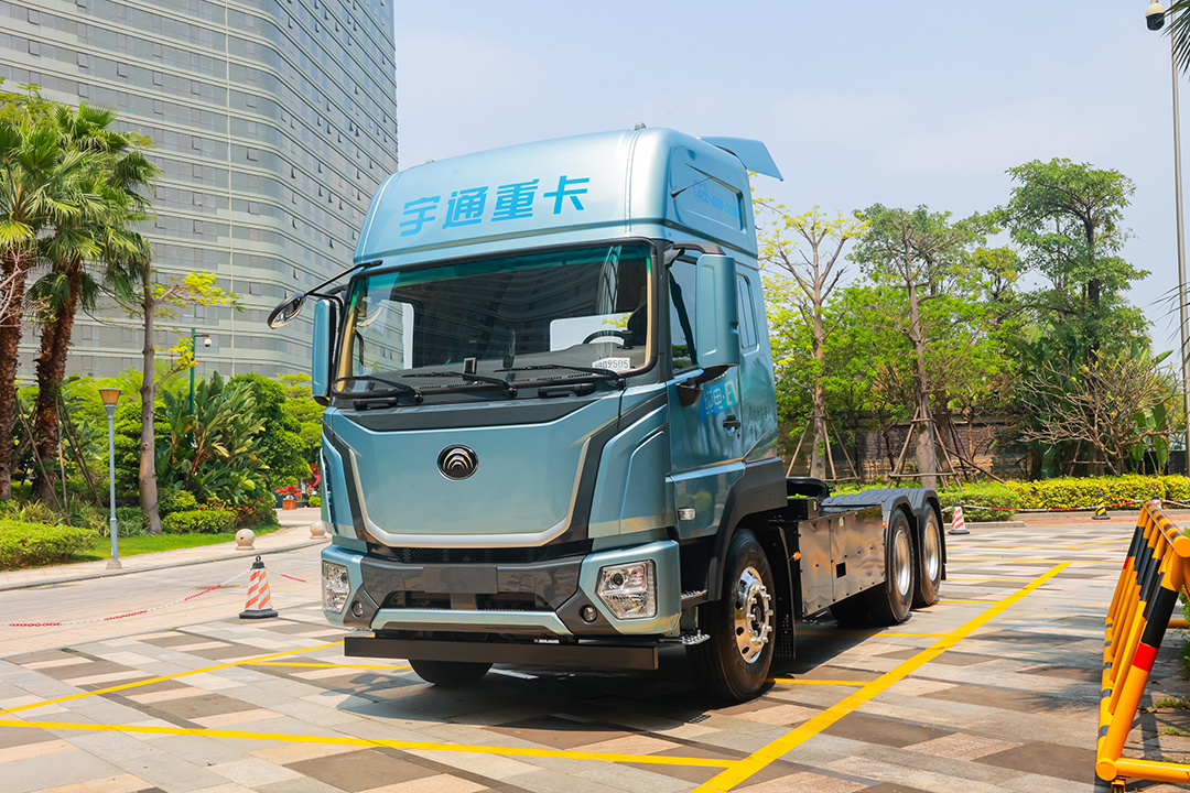 宇通重卡2025款新品亮相厦门，为东南沿海枢纽注入绿色动力