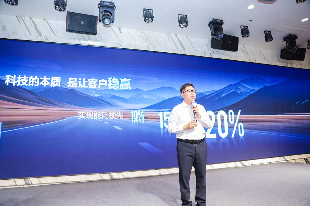 跑赢每一度丨批量签售！宇通重卡2025款新品闪耀长治