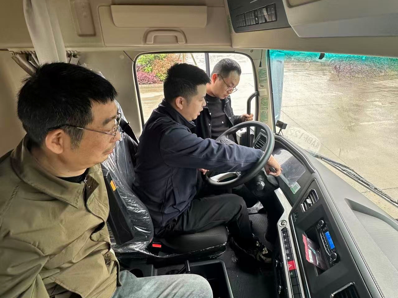 宇⁺直服 | 主动上门帮客户“探路”，他们让车辆在新工地顺利“上岗”