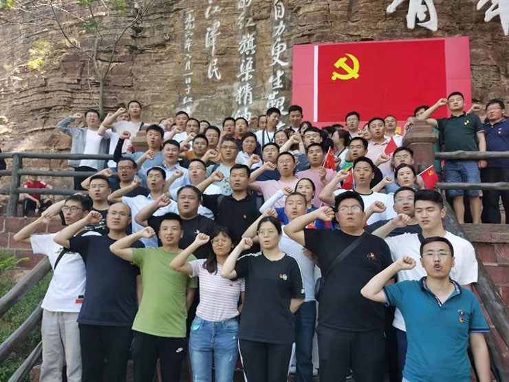 宇通卡车联合党支部“重温入党誓词、永葆入党初心”红旗渠党建活动