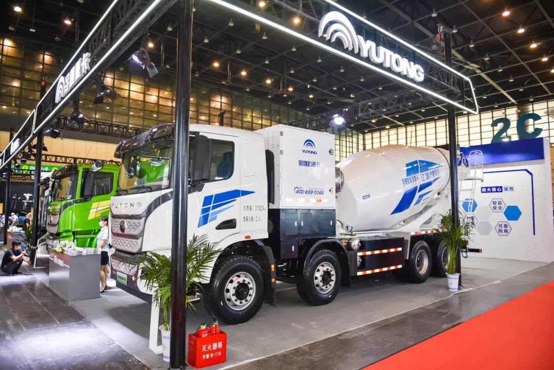 “氢”力而为 │ 宇通重卡携新产品氢燃料车型亮相郑州新能源汽车博览会