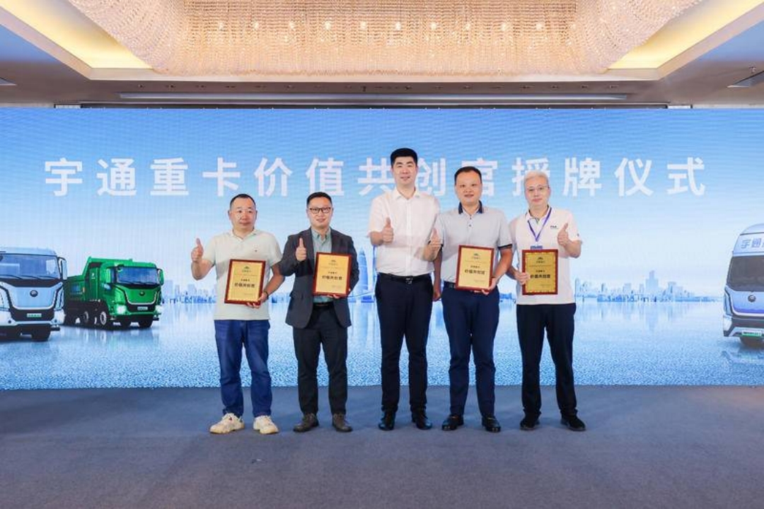 科技引领成就可靠价值，宇通重卡全系新品深圳上市